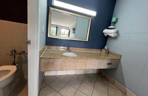 Cartersville Hotel | Crown Inn