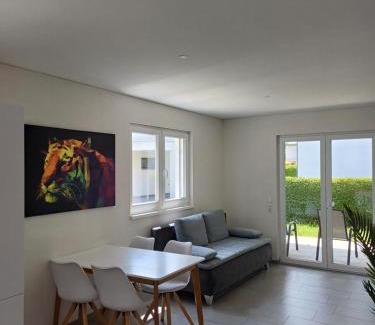 Altach Apartment | CROWN LIVING Design Apartment - gratis Parkplatz - WLan - Küche - Self Check-in