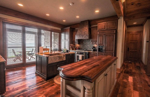 West Jefferson House | Crown Oak Luxury Home