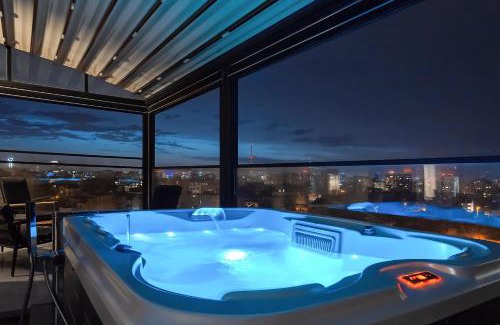 Bucharest City-Centre Apartment | Crown Penthouse - Luxurious, Spa & Vista