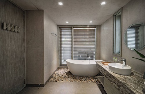 Phu Cat Hotel | Crown Retreat Quy Nhon