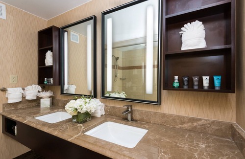 Woburn Hotel | Crowne Plaza Boston - Woburn by IHG