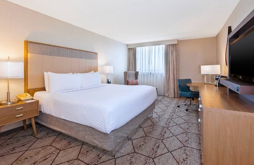 Columbus Hotel | Crowne Plaza Columbus North- Worthington by IHG