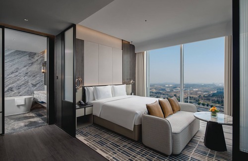 Echeng District Hotel | Crowne Plaza Ezhou by IHG
