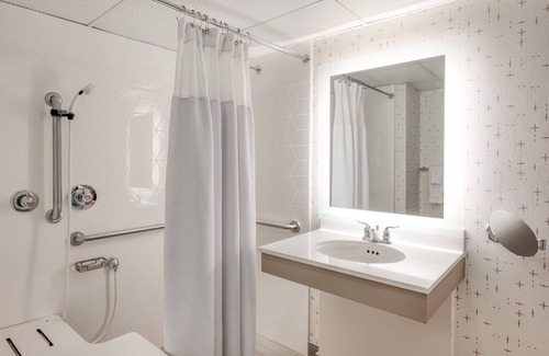 Wayne Hotel | Crowne Plaza Indianapolis-Airport by IHG