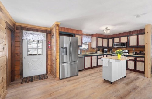 Indian Lake Cabin | Crows Nest Cabin -Mountain View - Hot Tub & Sauna