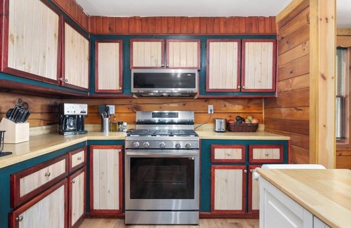 Indian Lake Cabin | Crows Nest Cabin -Mountain View - Hot Tub & Sauna