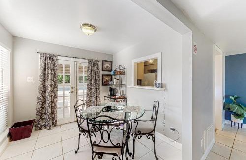 Garland Apartment | Crows Nest #E