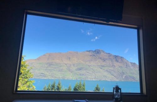 Sunshine Bay House | Crows Nest - Queenstown Holiday Home