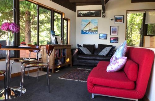 Sunshine Bay House | Crows Nest - Queenstown Holiday Home