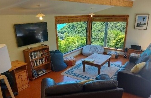 Tata Beach Cottage | Crows Nest - Tata Beach Holiday Home