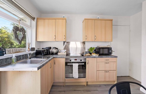Croyde House | Croyde comfort, walk to beach with parking & garden