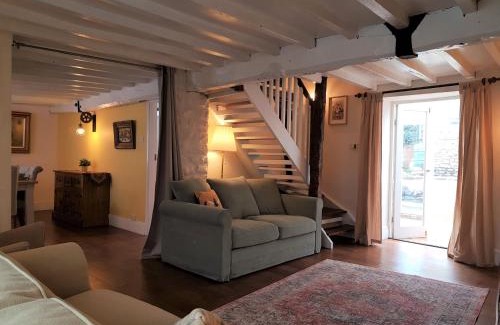 Pickering House | Cruck Cottage - Gorgeous 300 Year Old Cottage Mins from North Yorkshire Moors, Steam Trains and Picturesque Pickering