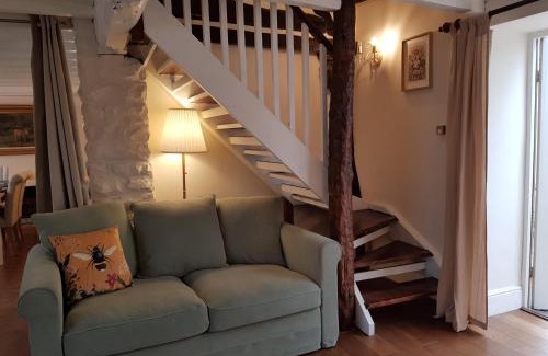 Pickering House | Cruck Cottage - Gorgeous 300 Year Old Cottage Mins from North Yorkshire Moors, Steam Trains and Picturesque Pickering
