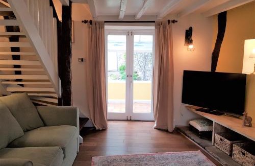 Pickering House | Cruck Cottage - Gorgeous 300 Year Old Cottage Mins from North Yorkshire Moors, Steam Trains and Picturesque Pickering