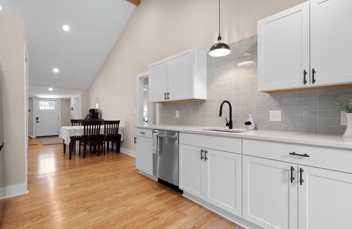 Buckeye Lake Cottage | Cruise Buckeye Lake in a 6-Seater Golf Cart & Unwind by the Fire Pit
