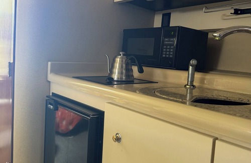 Lincoln Acres Boat Rental | Cruisers 3075 Express - Sleeps 4 - Marina Amenities Included