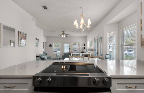 Clipper Cove House | ☀Crystal Beach~Community Pool~Pet Friendly~3BR Our Summer House🌅