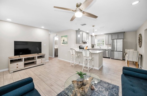 Crystal Beach House | CRYSTAL BEACH GETAWAY-STEPS TO THE GULF