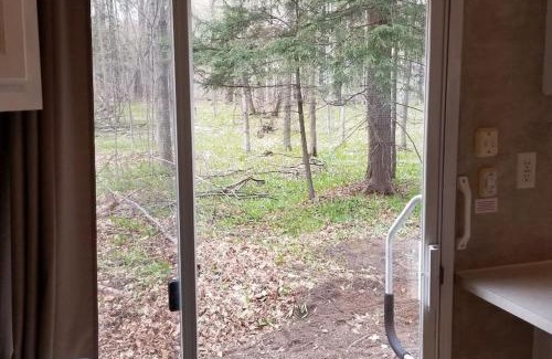 Beulah Apartment | Crystal Camper 2 Bedroom Large RV w/Wooded Trail