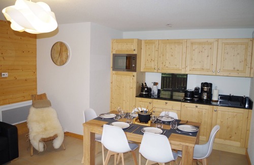 Les Deux Alpes Apartment | CRYSTAL CHALET APPT 52 M2 magnificent view of the Vallée Blanche, ski-in ski-out.