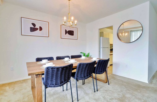 Aurora Highlands Apartment | Crystal City Apt | Gym & Metro Nearby