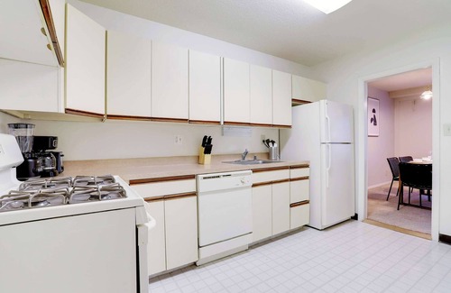 Aurora Highlands Apartment | Crystal City Apt | Walk to Metro