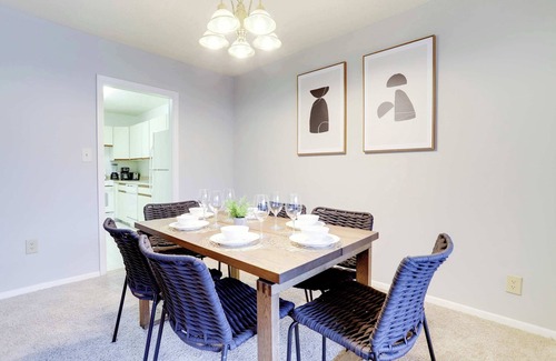 Aurora Highlands Apartment | Crystal City Apt | Walk to Metro
