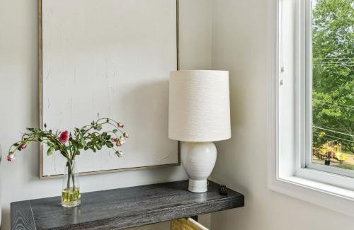 Aurora Highlands House | Crystal City Charm 2BR Free Parking 304