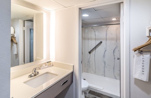 Pine Knoll Shores Hotel | Crystal Coast Oceanfront Hotel