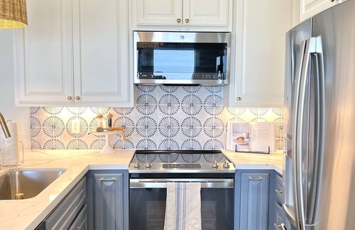 Galveston House | Crystal Cove Cottage - BEACHFRONT Luxury Getaway - Fully Fenced & Pet Friendly