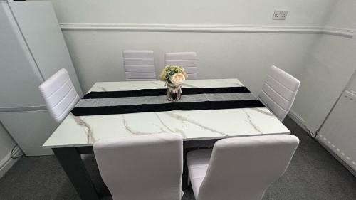 Ashton-under-Lyne House | Crystal Home- Ashton-Under-Lyne, Manchester