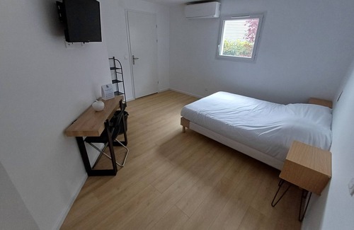 Claye-Souilly Hotel | CRYSTAL HOTEL