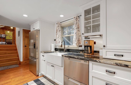 Harrison House | Crystal Lake House W/Private Beach + Lake Access