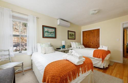 Lake Township House | Crystal Lake Serenity