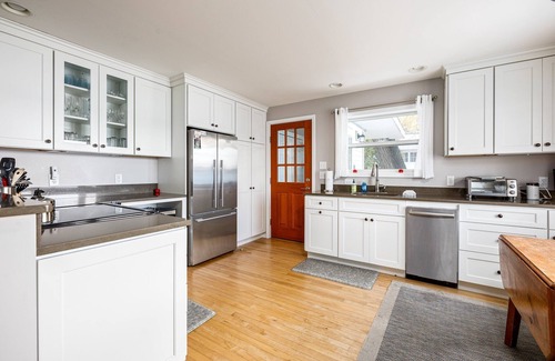 Lake Township House | Crystal Lake Serenity