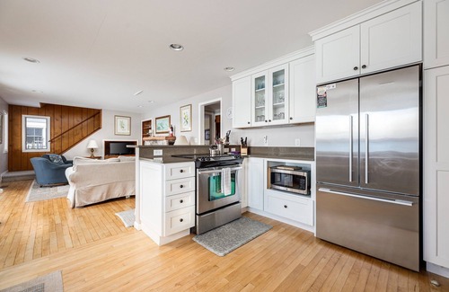 Lake Township House | Crystal Lake Serenity