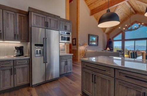 Talmont House | Crystal Lakeview Lodge by Tahoe Getaways - Private Hot Tub, Foosball Table & Tahoe Park HOA