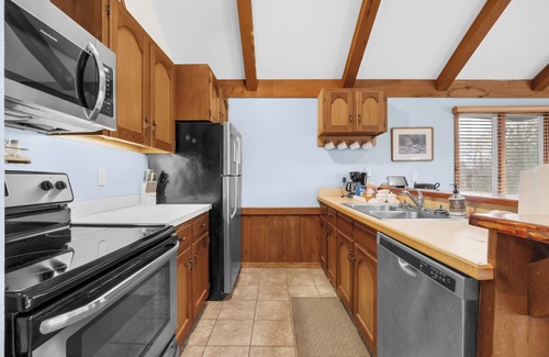 Thompsonville Condo | Crystal Mountain: Fall Colors and Crisp Air – Your Condo Getaway Awaits!