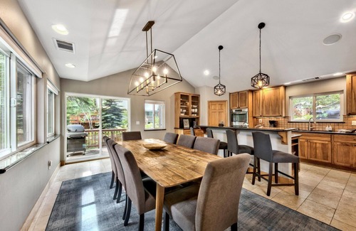 Tahoe Paradise House | Crystal Pines Lodge - Hot Tub, Dogs Welcome, and More