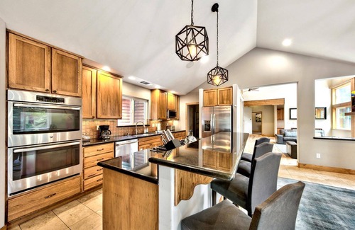 Tahoe Paradise House | Crystal Pines Lodge - Hot Tub, Dogs Welcome, and More