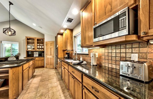 Tahoe Paradise House | Crystal Pines Lodge - Hot Tub, Dogs Welcome, and More