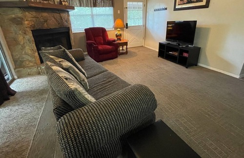 Crystal River Apartment | Crystal River All-Inclusive Tree-Top Hideaway; 2 BR/ 2 BA on 4.5 acres!