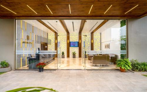 Vadakara Hotel | Crystal Suites