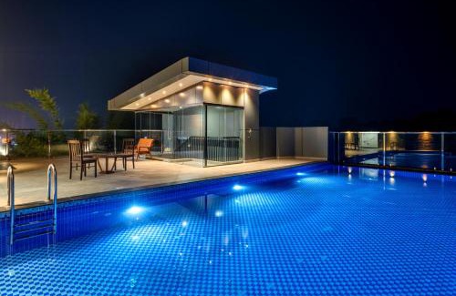 Vadakara Hotel | Crystal Suites