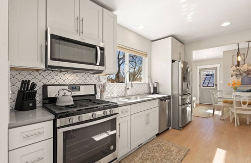 University Park House | CSU Hideaway King Bd, Backyard Oasis, EV Charger