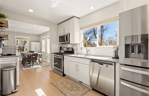 University Park House | CSU Hideaway King Bd, Backyard Oasis, EV Charger