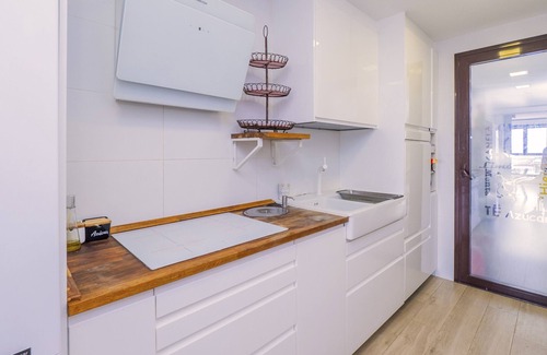 Hacienda Bizcochero Apartment | Cubo's Apartamento Teatinos & Parking /urban /air conditioning /free wifi