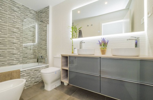 Hacienda Bizcochero Apartment | Cubo's Apartamento Teatinos & Parking /urban /air conditioning /free wifi