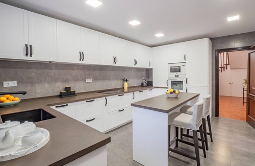 Benalmadena Costa Villa | Cubo's Beach Front Villa Benalmadena/close to beach/private pool/air conditioning